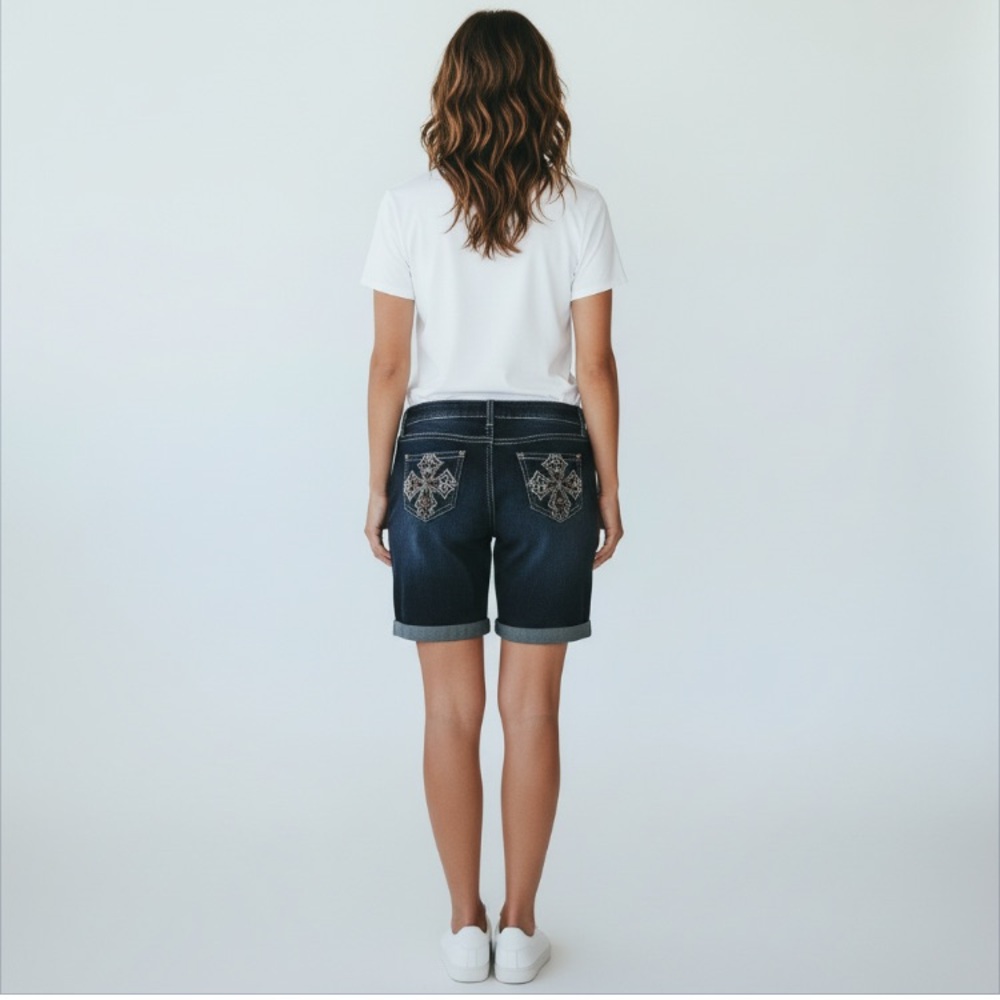 A.N.A. Women’s Bermuda Rhinestone Shorts Size 8 - Picture 1 of 13